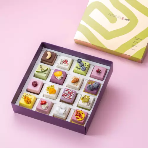 Product image Moments set — 16 mini desserts, 700g, vendor code: 3928