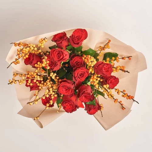 Product image Duo Bouquet of Red Roses and Orange Ilex, packaging: Kafin cream, vendor code: 3939
