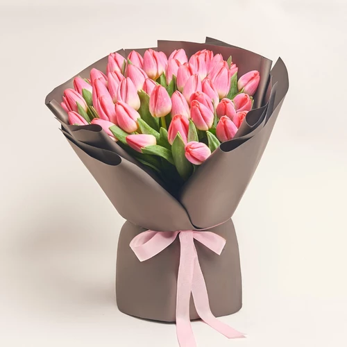 Зображення товару Букет 51 Рожевий тюльпан, пакування: Графітова, артикул: 2297