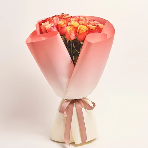 Product image Bouquet of 25 Bicolor roses, packaging: Gradiens pink, vendor code: 4052