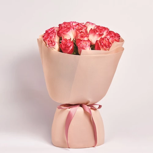 Product image Bouquet of 25 Enchantment Roses, packaging: Kafin cream, SKU: 4105