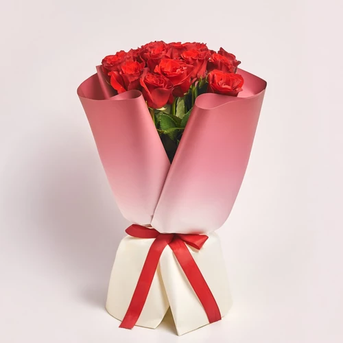Product image Bouquet of 15 Red Roses Explorer, packaging: Gradiens pink, SKU: 4113