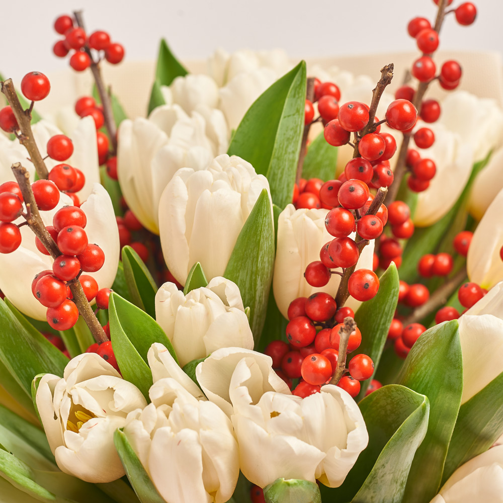 Product image Bouquet Duo white Tulips and Ilex, packaging: Kafin cream, vendor code: 3712