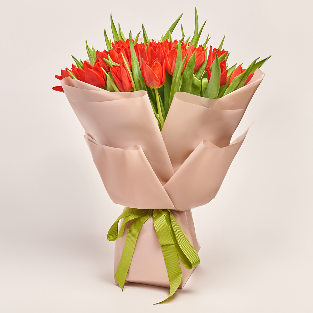 Product image Bouquet of 25 red Tulips Classic, packaging: Powder, vendor code: 3725