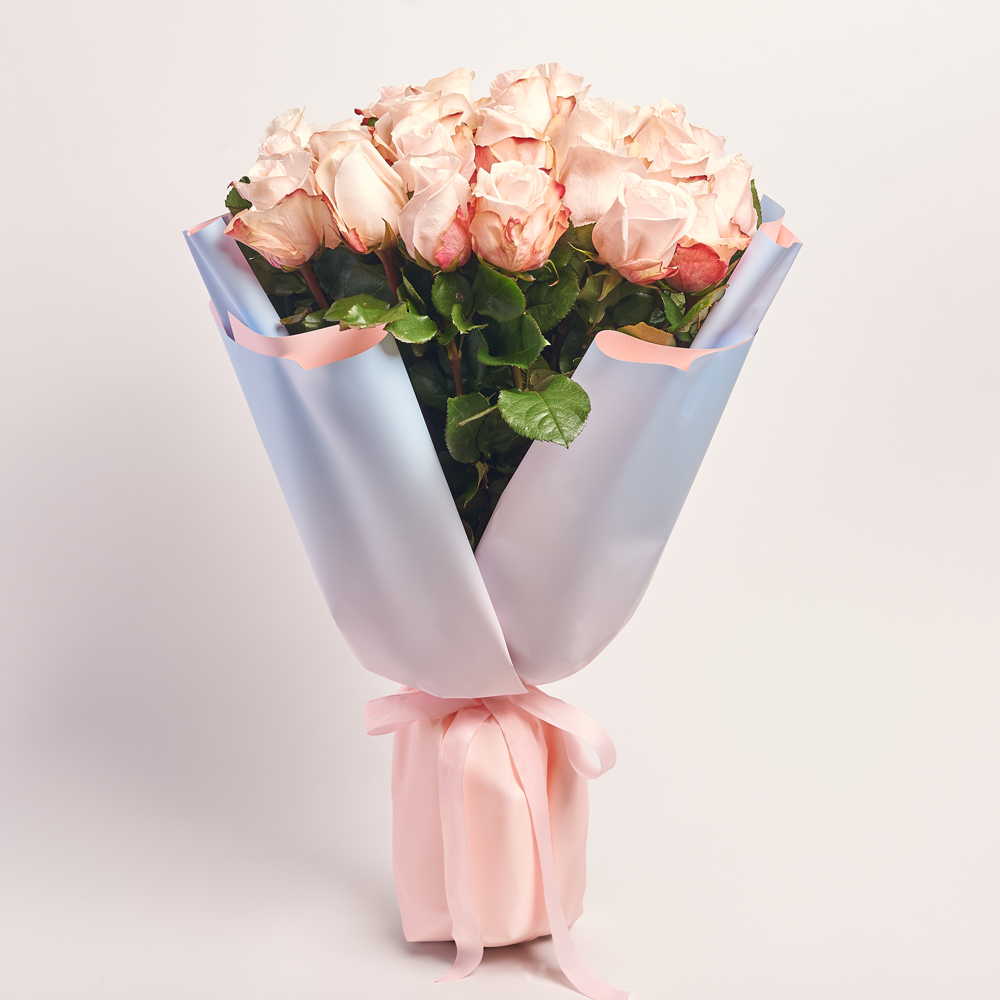 Product image Bouquet 25 Pomaros roses, packaging: Gradiens light blue, vendor code: 3752