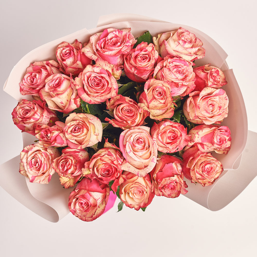 Product image Bouquet of 25 Parrot Roses, packaging: Kafin cream, vendor code: 3763