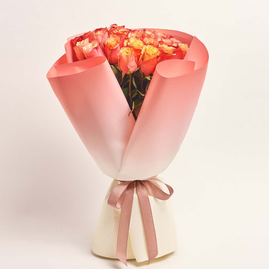 Product image Bouquet of 25 Bicolor roses, vendor code: 4052